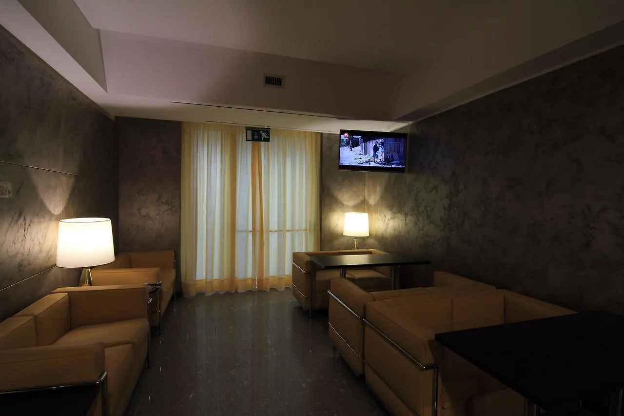 Hotel Metro Milan 3*,  Italy