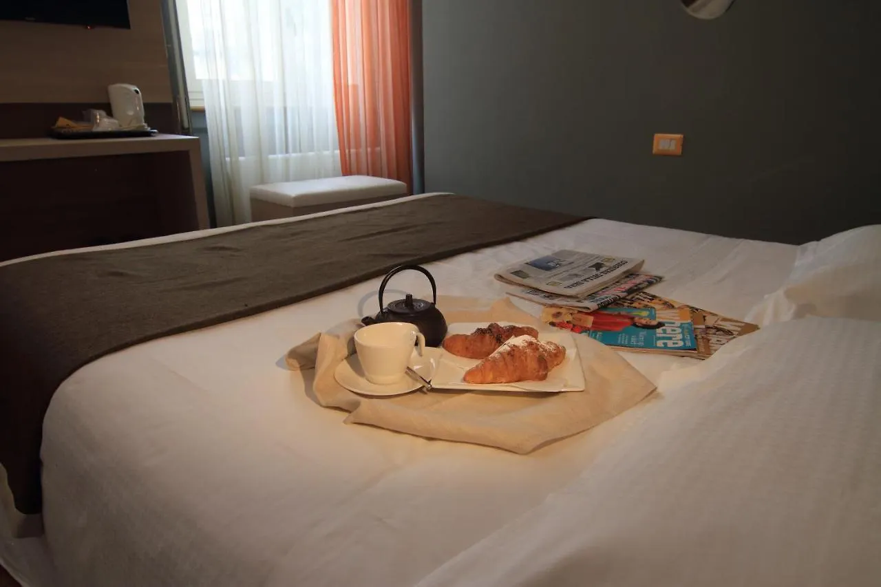 Hotel Metro Milan 3*,  Italy
