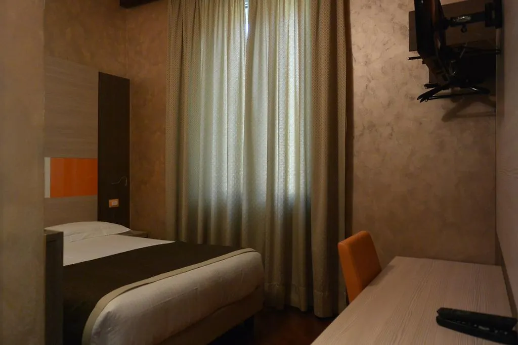 ***  Hotel Metro Милан Италия